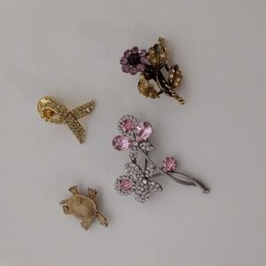 charming set of brooches